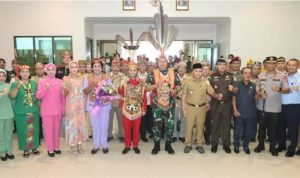 Kapolda Kalteng Sambut Panglima TNI di Bandara Tjilik Riwut