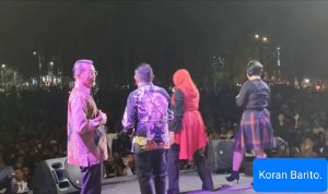 Bupati dan Wakil Bupati Berduet Nyanyi Saat Hiburan Rakyat HUT ke-78 RI