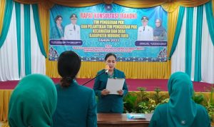 Ketua TP-PKK Mura, Lynda Kristiane Lantik 34 Ketua TP- PKK Tingkat Kecamatan Dan Desa