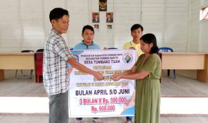Kades Arianto Salurkan BLT DD Triwulan II 2023 Kepada 49 KPM
