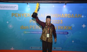 Mujiyat Terima Penghargaan Proklim Utama dan Lestari