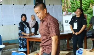 Pj Bupati, Hermon Pantau Proses Penghitungan Suara di TPS