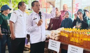 Gerakan Pangan Murah, Pj Bupati Hermon Bantu Subsidi Harga Gula