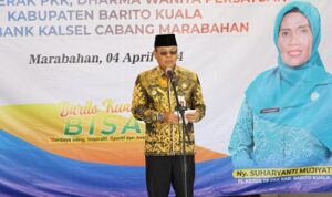 Mujiyat Pimpin Acara Pembagian Paket Sembako di Marabahan