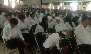 Anggota KPPS Dustim Dilantik KPU Bartim