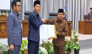 DPRD Barut Terima Raperda Pengelolaan Persampahan