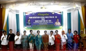Diskominfo SP Juara 1 Lomba fashion show Kebaya Kartini Tingkat Kabupaten Murung Raya