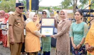 Paman Birin Umrahkan Dua Perempuan Pada Hari Kartini