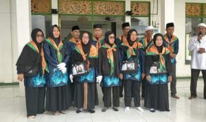 Camat Laung Tuhup Melepas Calon Jemaah Haji Dari Kecamatan ke Tanah Suci