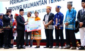 Murung Raya Juara III TTG Weldu dengan karya inovasi Alat Pengolah Limbah Organik