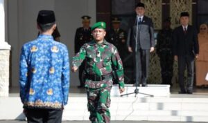 Peringati Harkitnas dan Proklamasi Pemerintahan Gubernur Tentara ALRI Divisi IV Pertahanan Kalimantan di Halaman Kantor Bupati