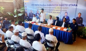 Agi Serahkan Berkas di Tiga Parpol Sebagai Balon Bupati Barut