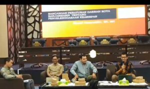 DPRD Banjarmasin Uji Publik Raperda Kemudahan Investasi