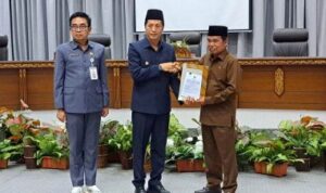DPRD Barut Rapat Paripurna I Dalam Rangka Penyampaian Rapaerda Pengelolaan Sampah