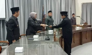 DPRD Barut Sampaikan Pandangan Umum Raperda Persampahan