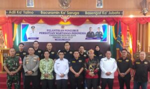 Hermon Hadiri Pelantikan Pengurus PWI Murung Raya