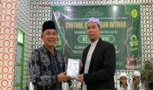Wakil Ketua II DPRD Mura Sumbang Puluhan Al Quran, Perkuat Pendidikan Agama