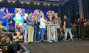 Kontingen Barut Terima Piala Bergilir Juara Umum FBIM dan Raih Uang Pembinaan
