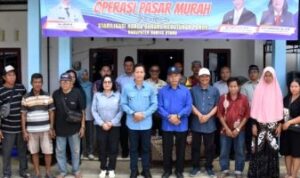 Pj Bupati Muhlis Tinjau Operasi Pasar Murah di Desa Sikui