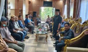 Puluhan Warga Muara Tuhup Datangi DPRD Sampaikan Aspirasi