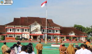 Pj Bupati Pimpin Apel Gabungan di Halaman Kantor Bupati Murung Raya