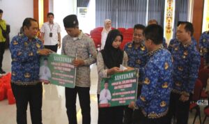 Pemkab Murung Raya Beri Santunan Kepada Anak Yatim Piatu