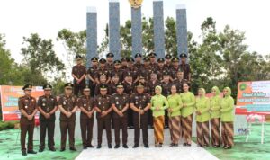 Peringati HBA ke-64 dan HUT IAD XXIV, Kejari Murung Raya Ziarah di Makam Pahlawan