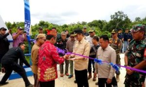 Pj Bupati Barito Utara Minta Masyarakat Jaga Fasilitas Jembatan Ini