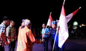 Pj Bupati Barito Utara Canangkan Gerakan Pembagian Bendera Merah Putih