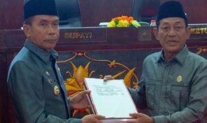 DPRD Murung Raya Terima Tiga Buah Dokumen Rancangan Peraturan Daerah