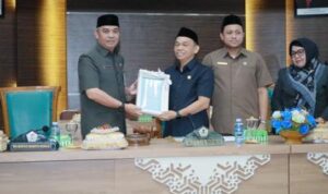 Plh Bupati Batola Sampaikan Rancangan Perubahan APBD 2024 di Rapat Paripurna DPRD