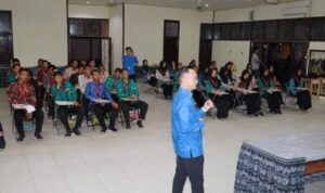 Kadis Kominfo Batola Berikan Materi Literasi Digital kepada Paskibraka 2024
