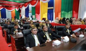 Berpakaian Adat DPRD Gelar Rapat Harjad ke-498 Banjarmasin