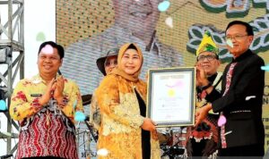 Dekranasda Kalsel Terima Piagam MURI