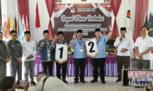 Pengundian Nomor Urut Paslon Pilkada  Murung Raya 2024 Pasangan HEBAT 01 dan Pasangan Nurani 02
