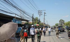Ombudsman Kalsel dan Pemkab Batola Tinjau Kesemrawutan Kabel di Handil Bakti
