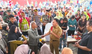 Pj Bupati Dampingi Gubernur Kalteng Buka Operasi Pasar Murah di Murung Raya