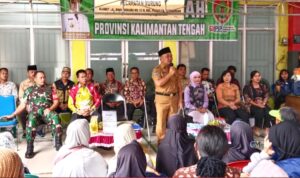 Gubenur Kalteng Bersama Pj Bupati Gelar Pasar Murah di Kelurahan Puruk Cahu Seberang