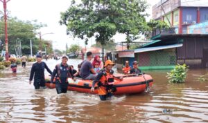 BPBD Murung Raya Turun Langsung Bantu Warga Terdampak Banjir