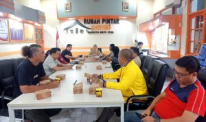 Pembahasan Soal  Lokasi Debat Alot