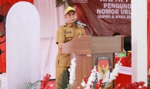 Pj. Bupati Dinansyah Buka Rapat Pleno Pengundian dan Penetapan Nomor Urut Pasangan Cabup-Cawabup Batola