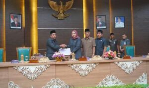 Pj. Bupati Batola Hadiri Rapat Paripurna DPRD Penyampaian Raperda Perubahan APBD 2025