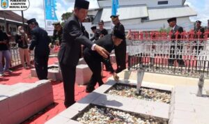 Forkopimda Murung Raya ziarah ke Taman Makam Pahlawan