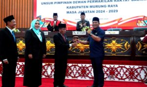 Pj Bupati Dr Hermon Hadiri Pelantikan Tiga Pimpinan Definitif DPRD Murung Raya Periode 2024-2029
