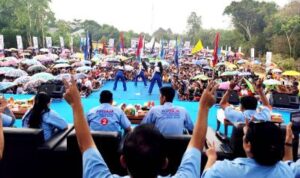 Tak Tergoyahkan Meski Hujan Mengguyur Warga Kelurahan Lahei II Saat Kampanye AGI-SAJA