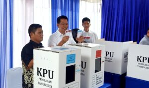H Nadalsyah Koyem dan Keluarga Berikan Hak Pilih di TPS 015 pada Pilkada Serentak 2024