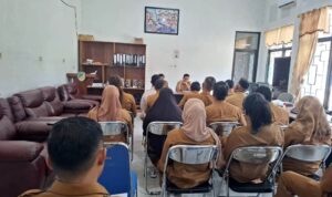 Camat Lahei Barat Pimpin Rapat Evaluasi Kinerja dan Rencana Kerja 2025, Fokus Tingkatkan Pelayanan