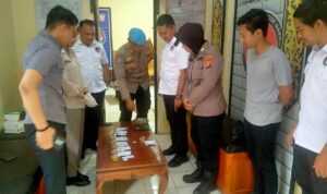 Kapolres Bartim Laksanakan Tes Urine Untuk Personel Satresnarkoba