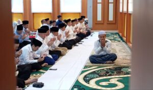 Gubernur Bersama Wagub dan Bupati/Walikota Berbuka Puasa dan Terawih Bersama di Titik 0 Kilomenter Siring Banjarmasin