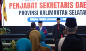 Gubernur H. Muhidin Lantik M. Syarifuddin sebagai Penjabat (Pj) Sekda Provinsi Kalsel